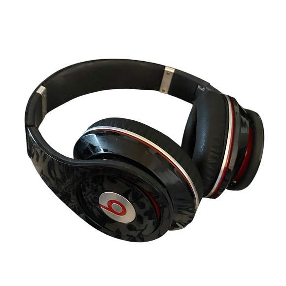 Beats Black and Red Over-Ear Headphones noise canceling wired headset - Picture 1 of 4